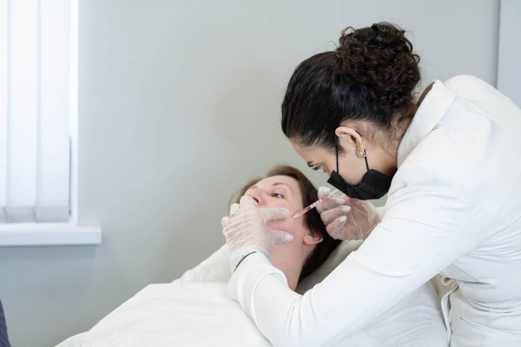 Focused on redefining jawline, lipolytics at work. Showcases the shift towards targeted facial